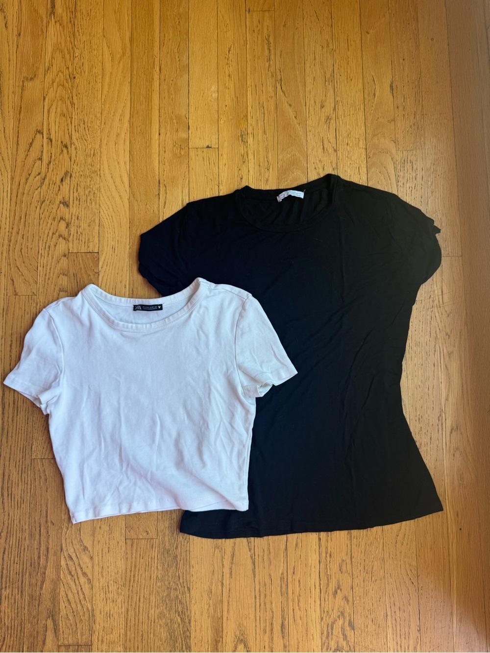 SET OF 2 | Zara white cropped tshirt and black tshirt